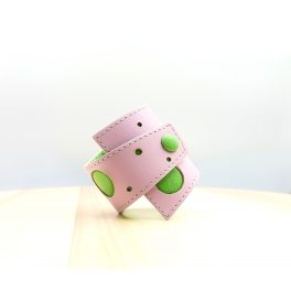 Rosa-zöld pöttyös bőr karkötő