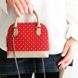 Piros-fehér pöttyös kistáska