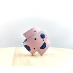 Rosa -blaues gepunktetes Lederarmband