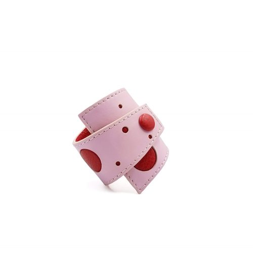 Rosa-piros pöttyös bőr karkötő